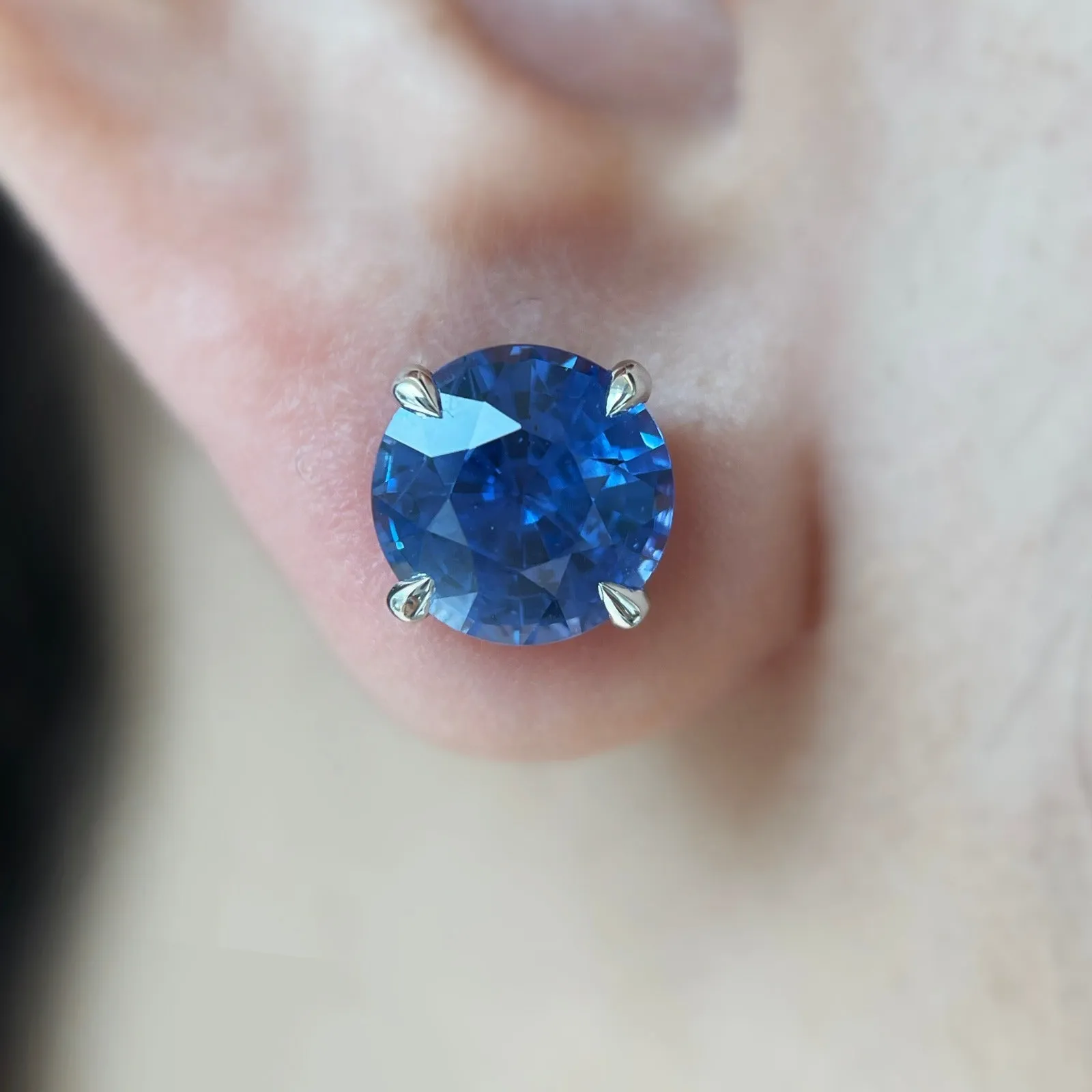 4.55 / 4.06 cts Blue Sapphire Earrings