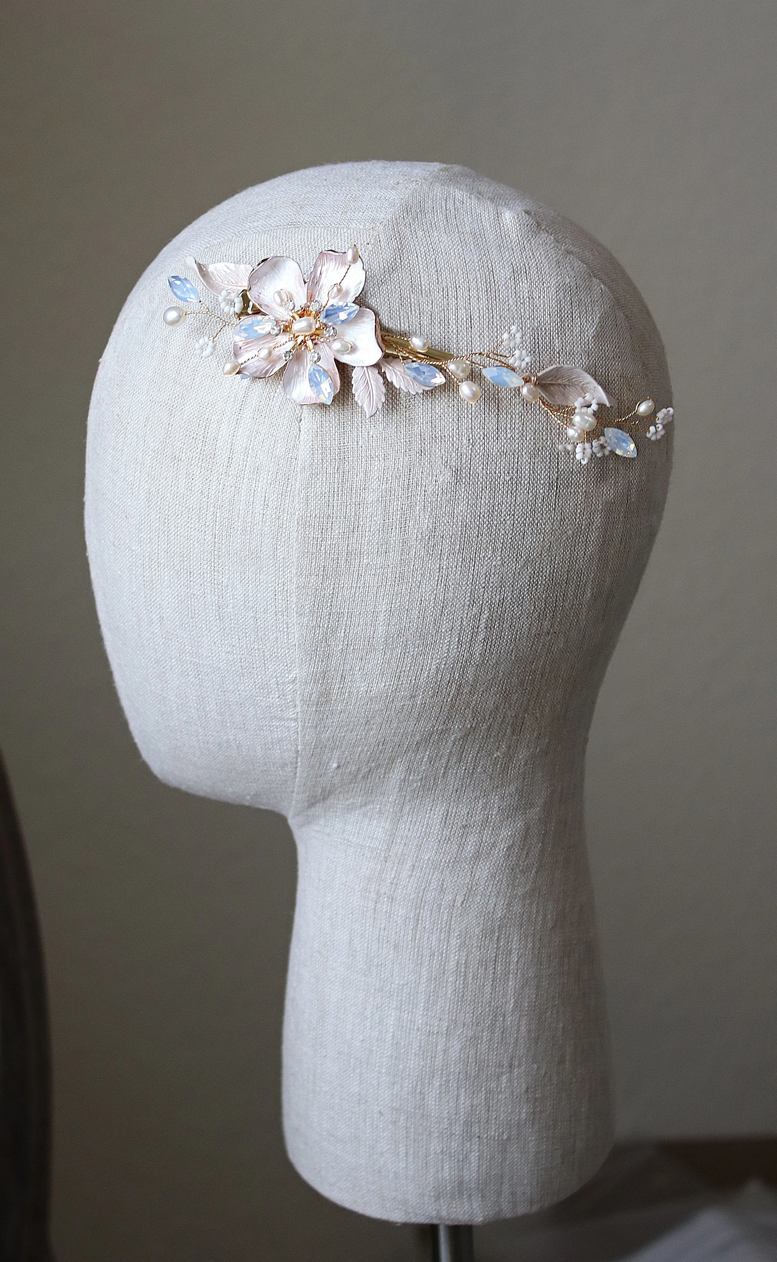 ASHLEY Blush Gilded Floral and Freshwater Pearl Hairclip