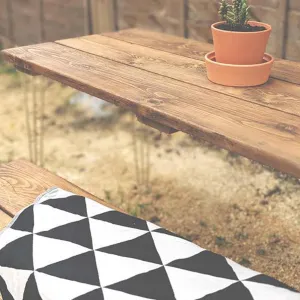 POULT: Garden Table with Galvanised Hairpins