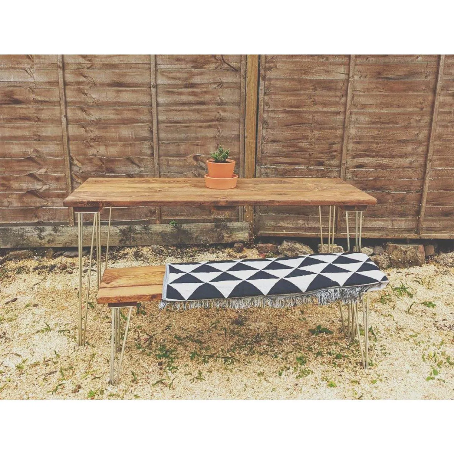 POULT: Garden Table with Galvanised Hairpins