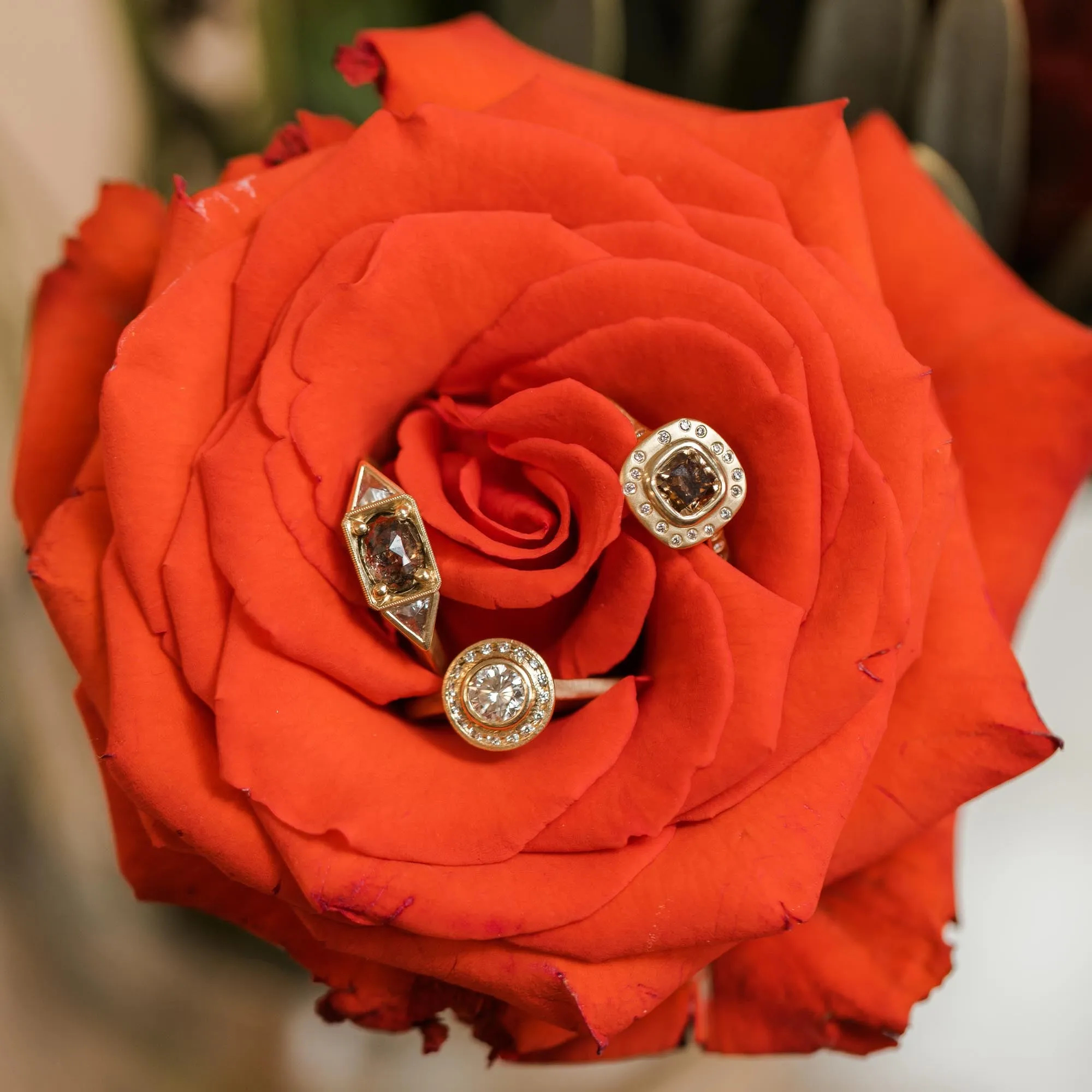 Round Diamond Channel Halo Ring - 18ky Gold   VS Diamonds