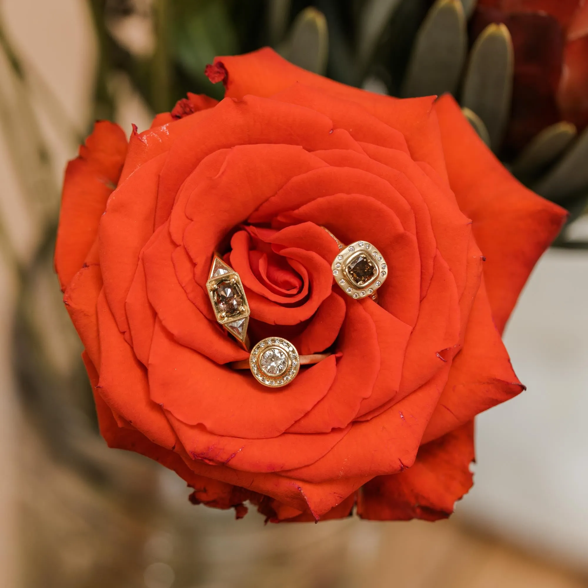Round Diamond Channel Halo Ring - 18ky Gold   VS Diamonds