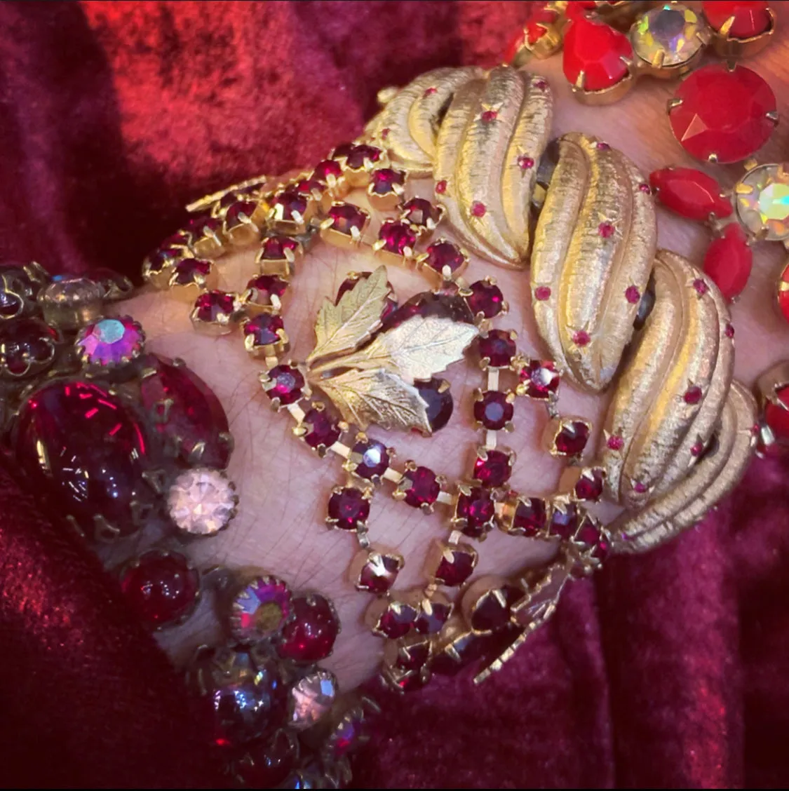 Vintage Bracelet red Crystal Gold