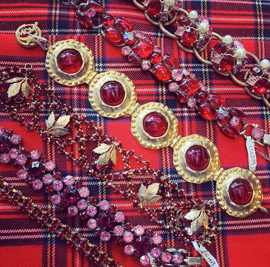 Vintage Bracelet red Crystal Gold
