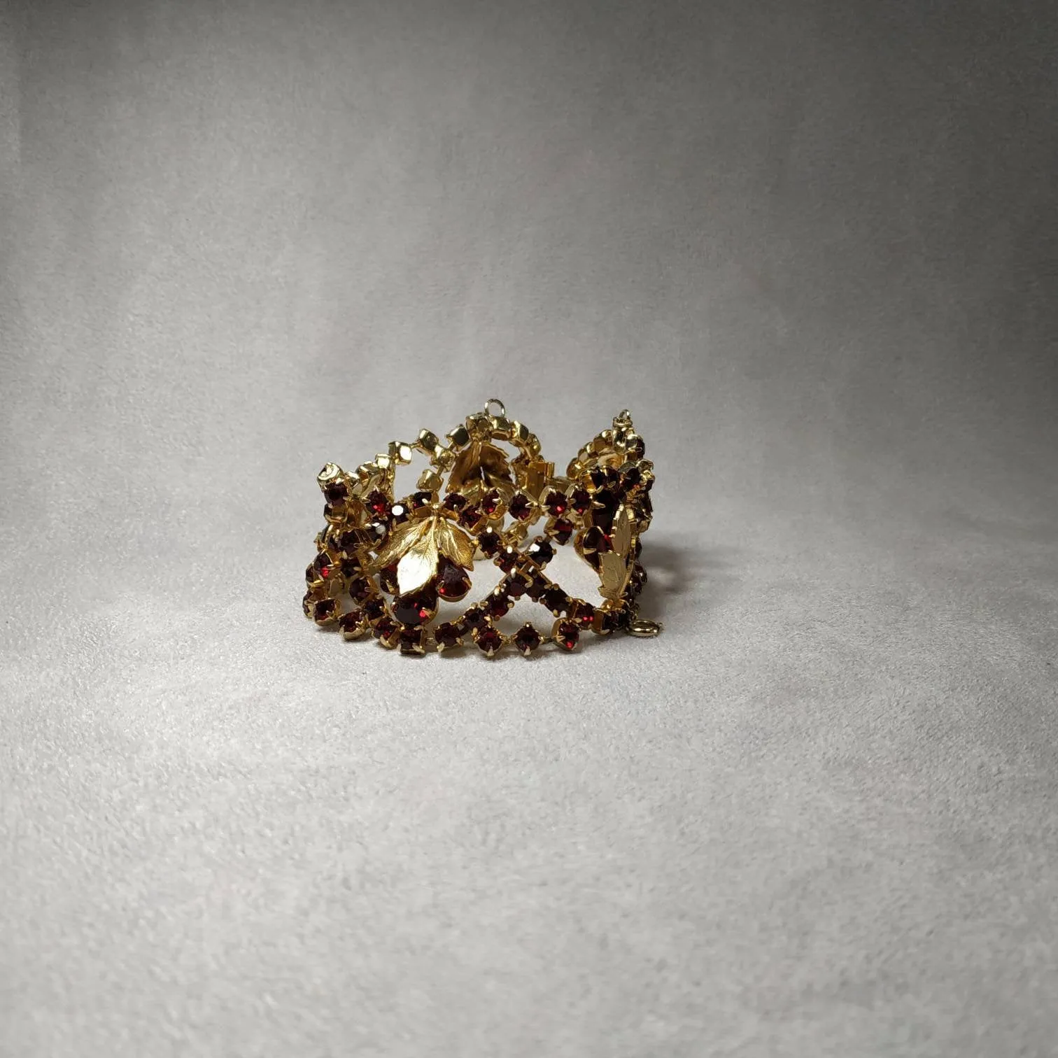 Vintage Bracelet red Crystal Gold