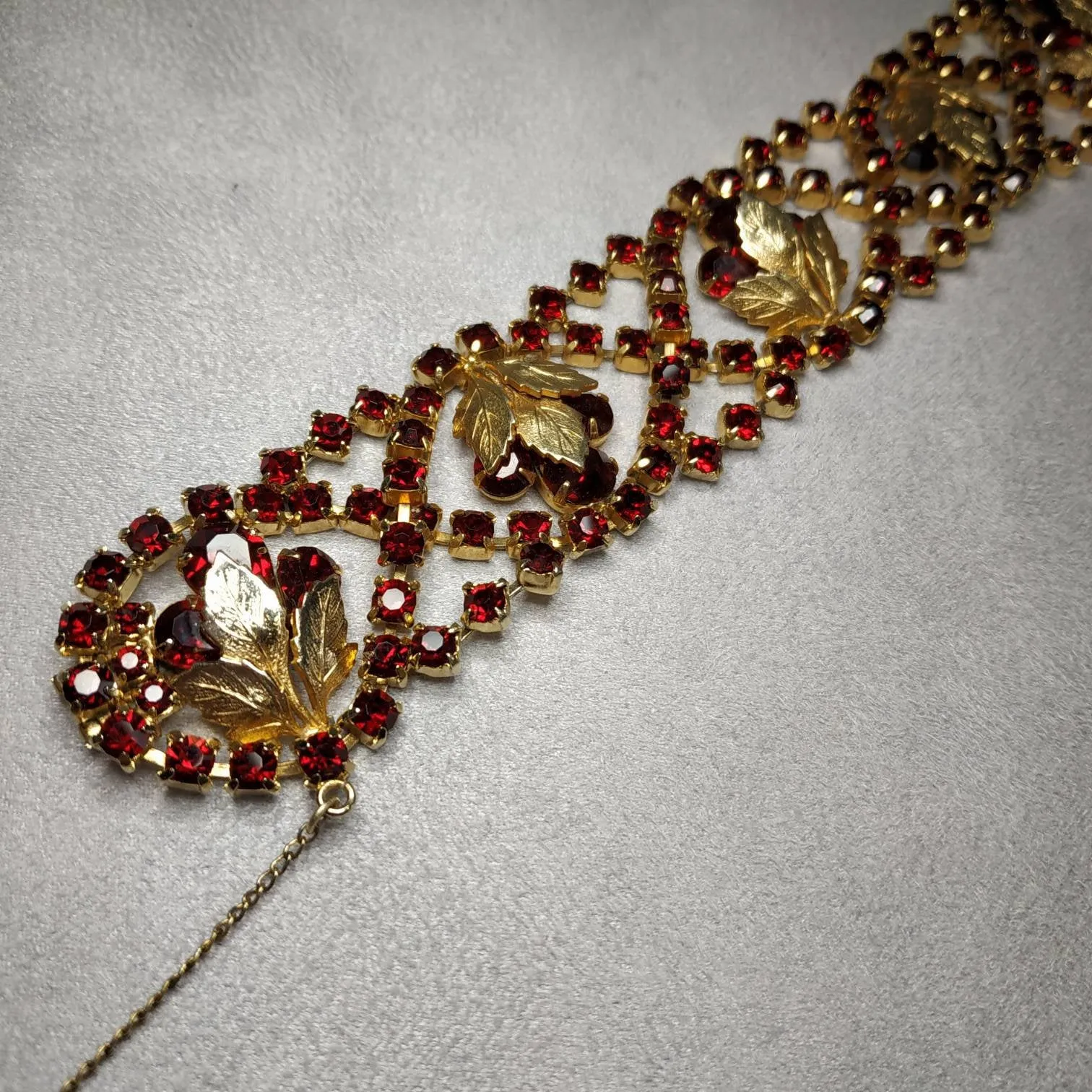 Vintage Bracelet red Crystal Gold