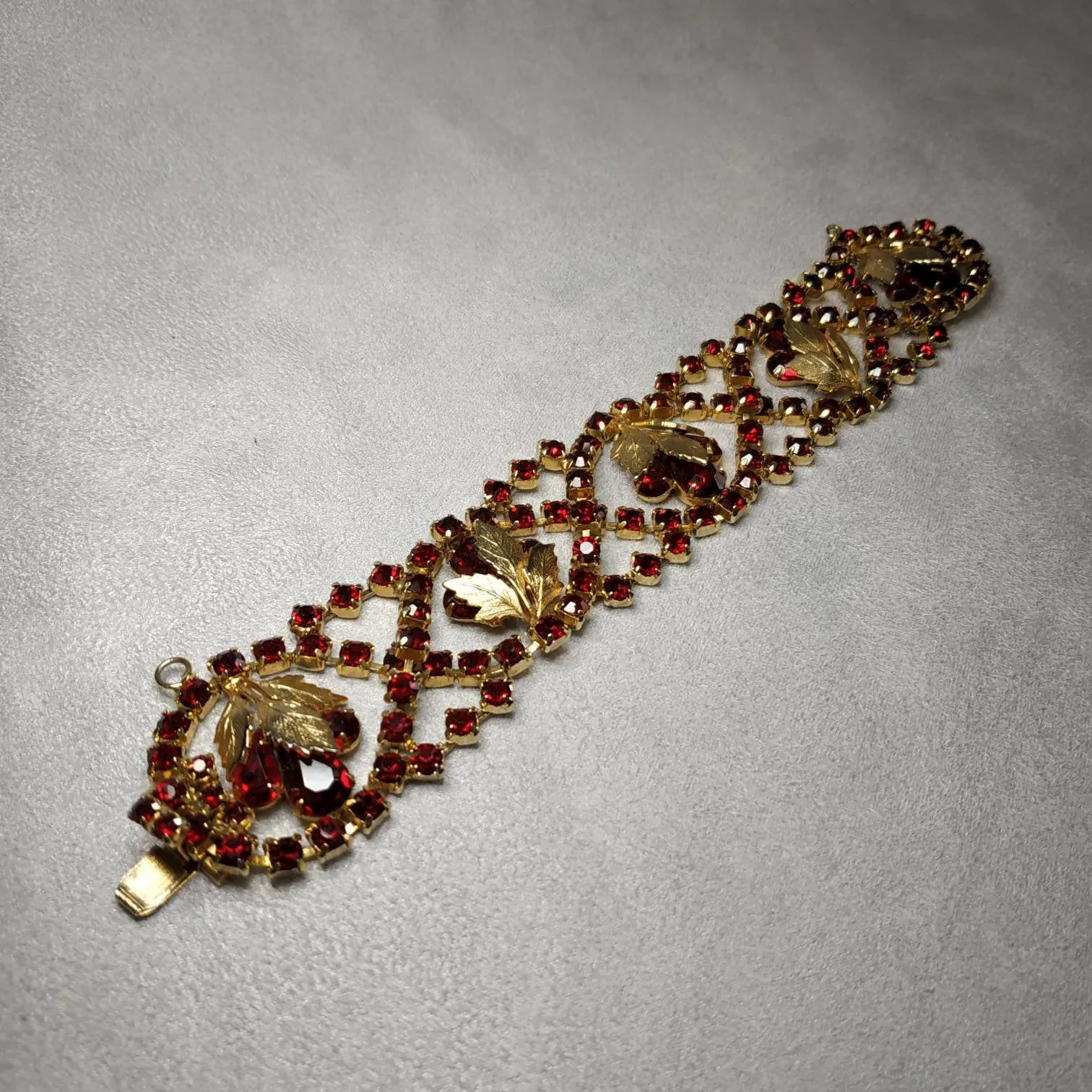 Vintage Bracelet red Crystal Gold