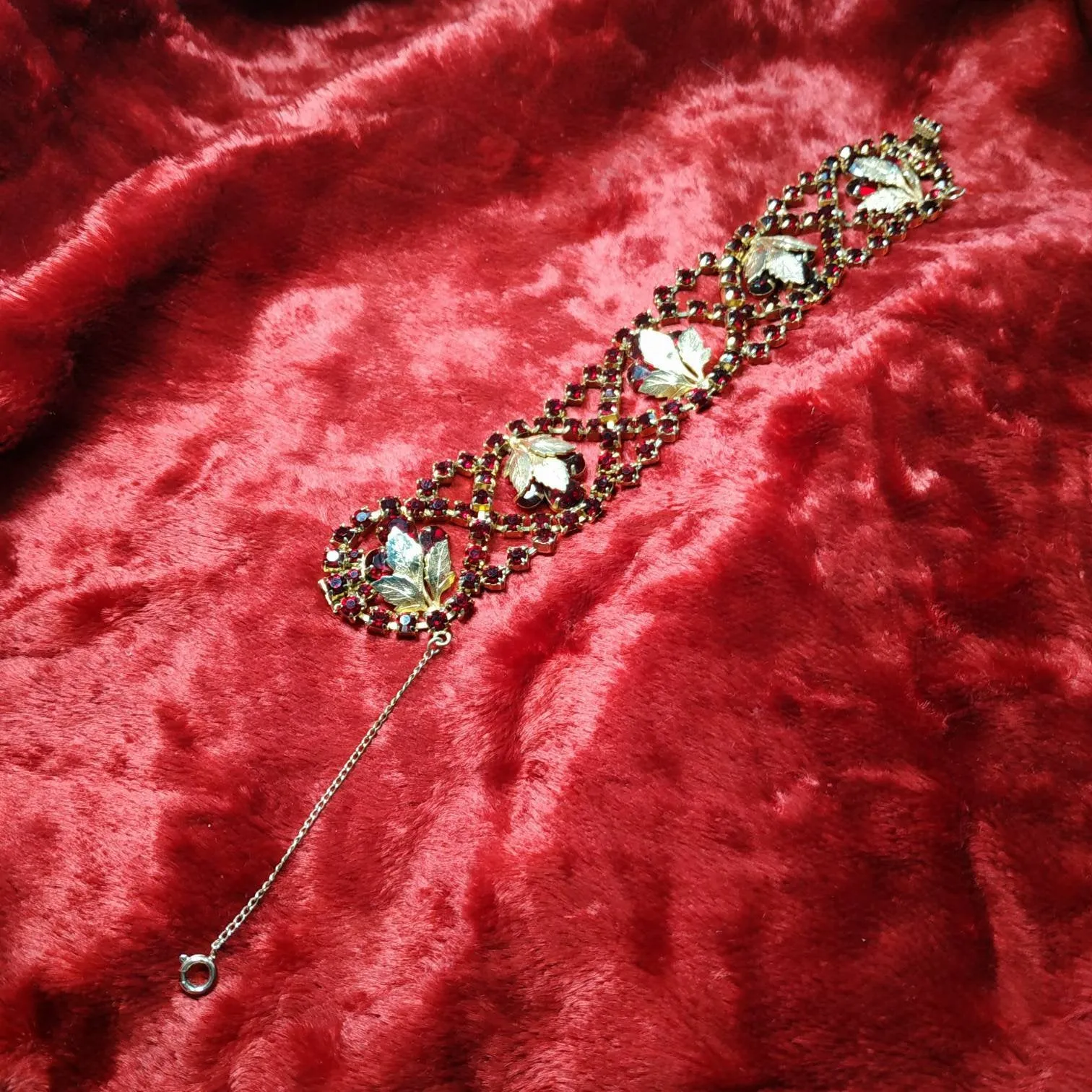 Vintage Bracelet red Crystal Gold