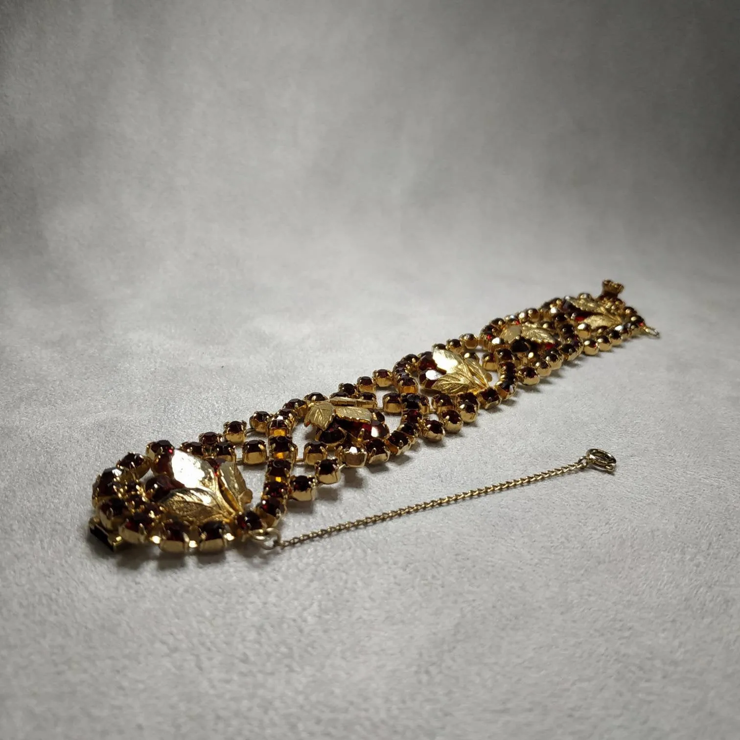 Vintage Bracelet red Crystal Gold