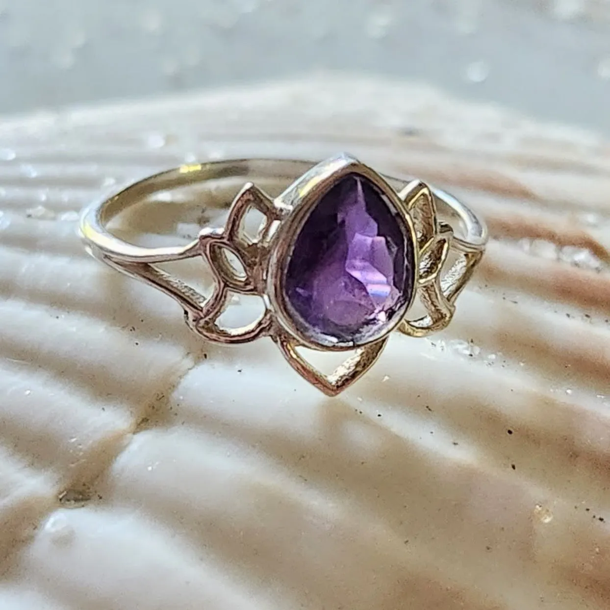 VIOLET AMETHYST LOTUS - 925 RING