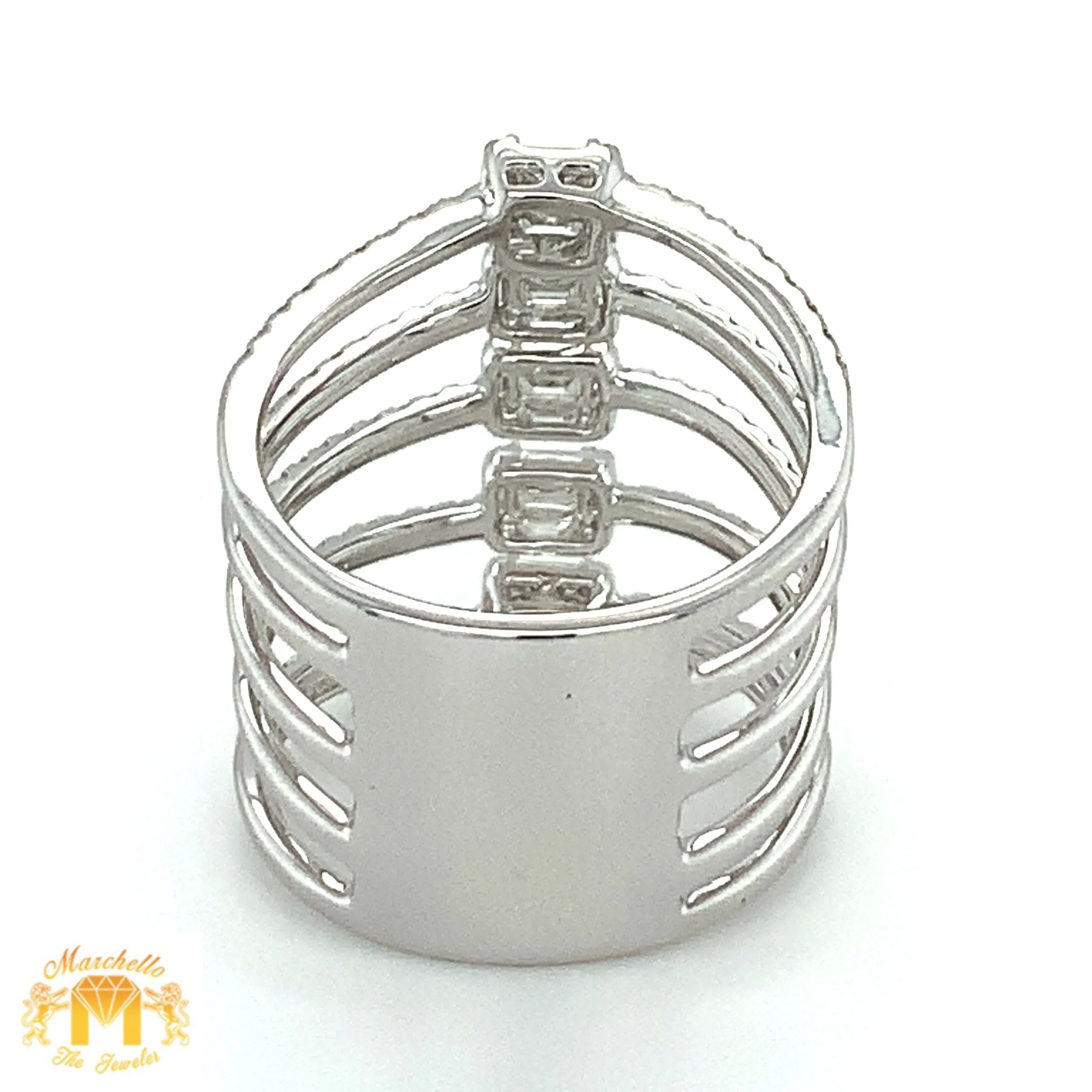 VVS/vs high clarity Diamonds set in a 18k White gold Contemporary Ladies`Ring