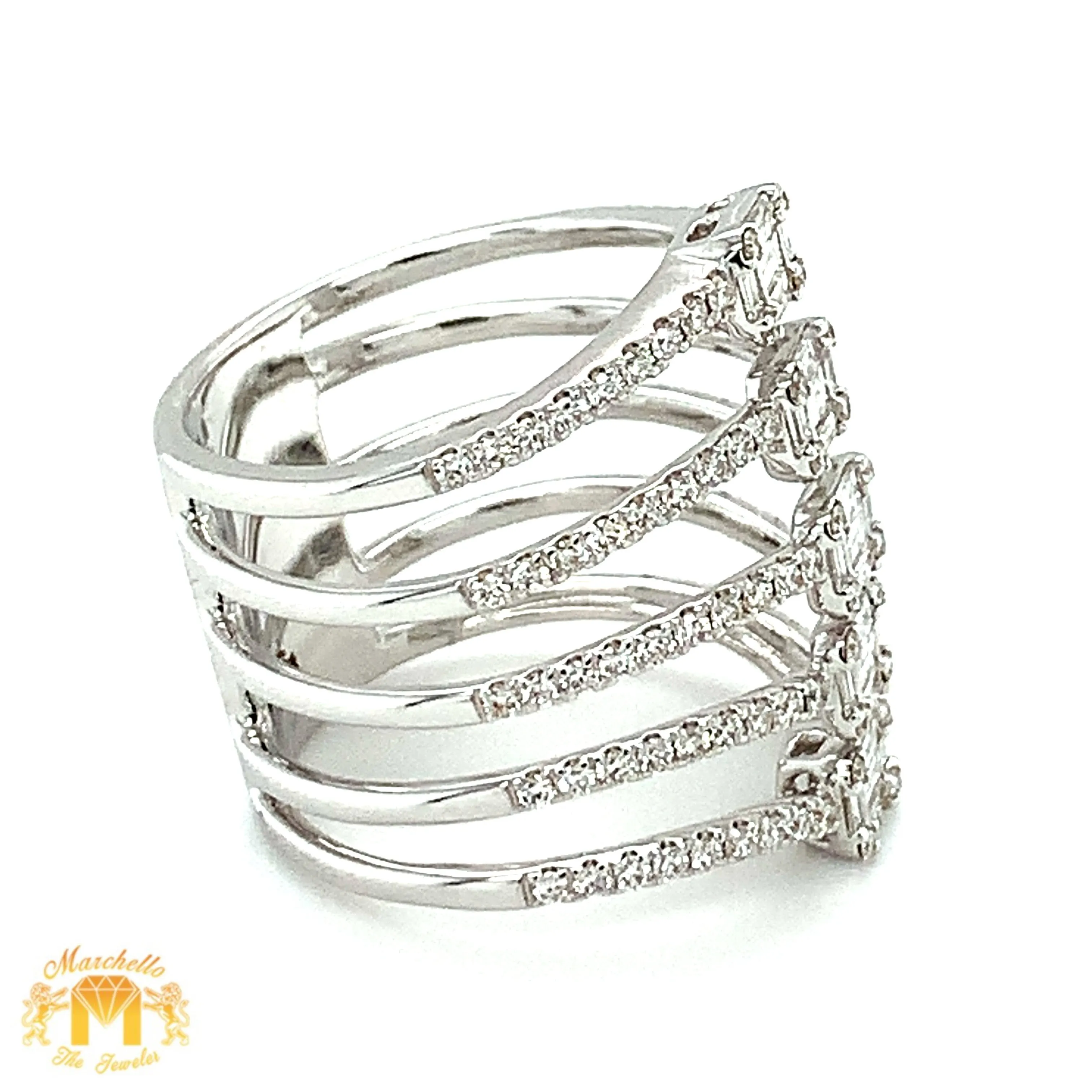 VVS/vs high clarity Diamonds set in a 18k White gold Contemporary Ladies`Ring